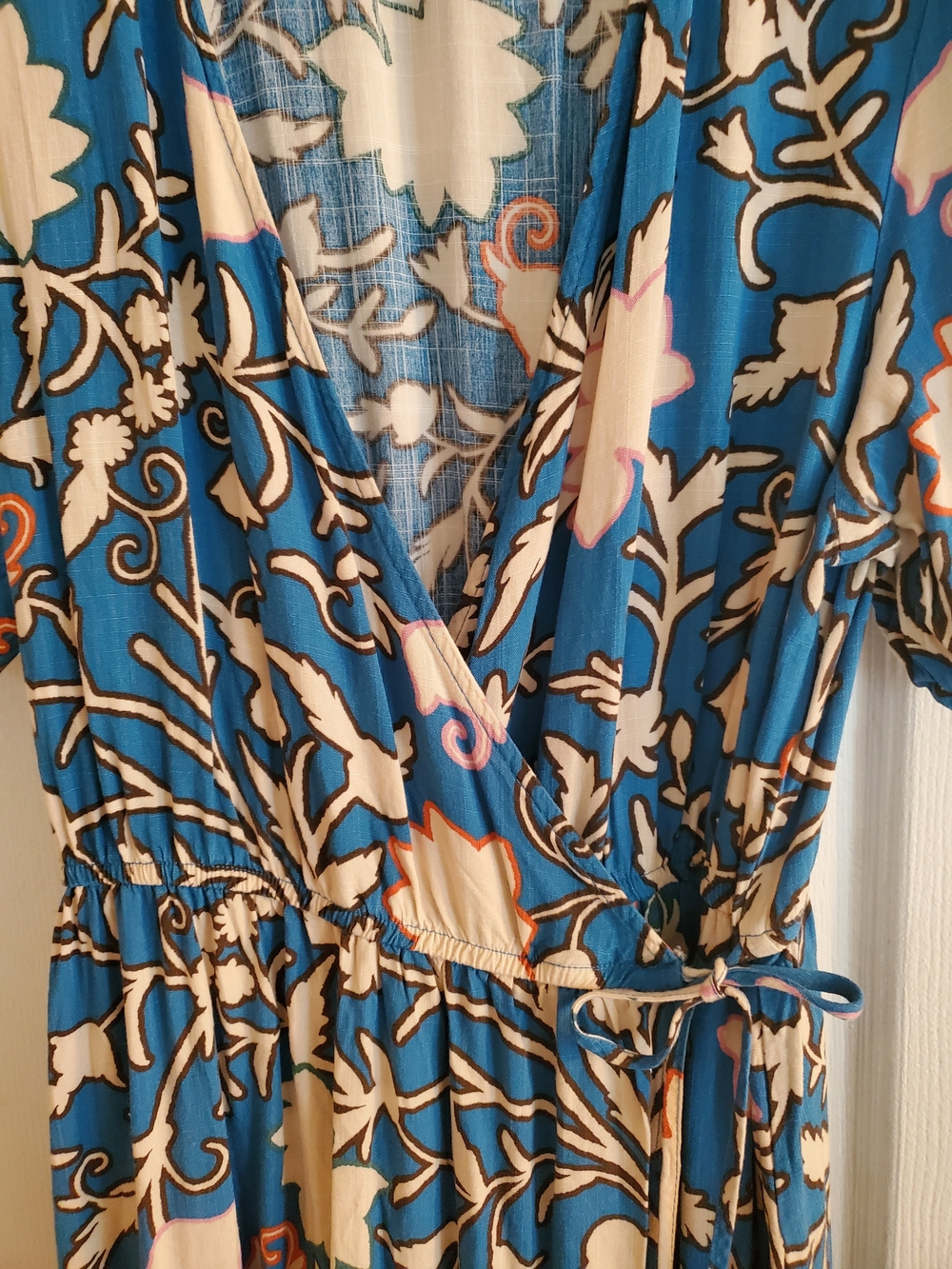 Knox Rose Blue Floral Wrap Dress with Cream Accents - Picture 3 of 12